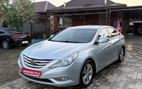 Hyundai Sonata VI, 2011 год, 900 000 рублей, 10 фотография