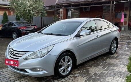 Hyundai Sonata VI, 2011 год, 900 000 рублей, 11 фотография