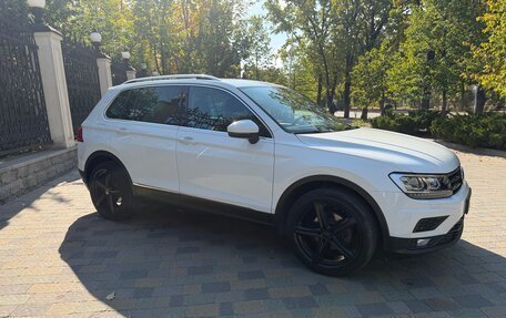 Volkswagen Tiguan II, 2017 год, 2 250 000 рублей, 4 фотография