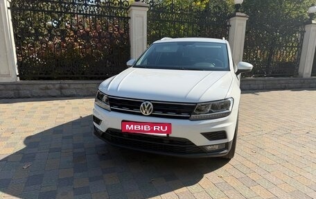 Volkswagen Tiguan II, 2017 год, 2 250 000 рублей, 2 фотография