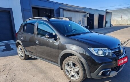 Renault Sandero II рестайлинг, 2018 год, 950 000 рублей, 2 фотография