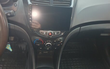 Hyundai Solaris II рестайлинг, 2012 год, 850 000 рублей, 6 фотография