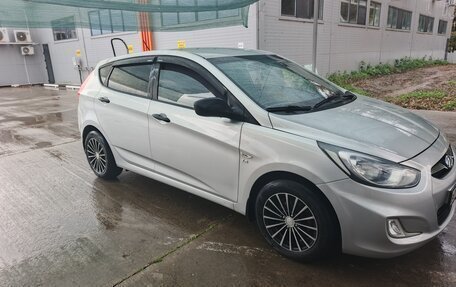 Hyundai Solaris II рестайлинг, 2012 год, 850 000 рублей, 2 фотография