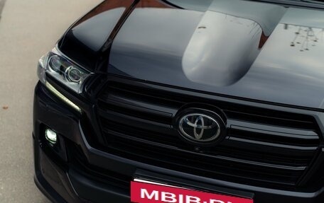 Toyota Land Cruiser 200, 2019 год, 7 490 000 рублей, 4 фотография