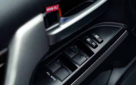 Toyota Land Cruiser 200, 2019 год, 7 490 000 рублей, 14 фотография