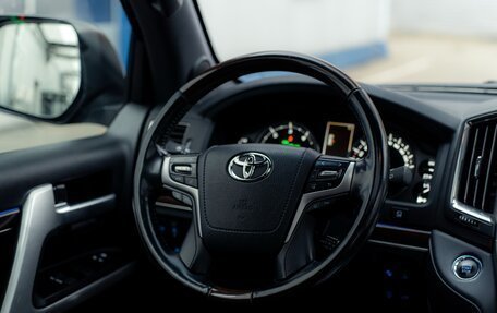 Toyota Land Cruiser 200, 2019 год, 7 490 000 рублей, 28 фотография