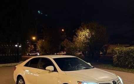 Toyota Camry, 2011 год, 900 000 рублей, 2 фотография