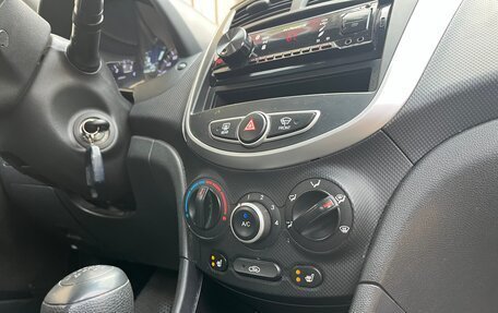 Hyundai Solaris II рестайлинг, 2011 год, 460 000 рублей, 8 фотография