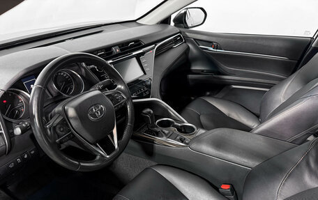 Toyota Camry, 2020 год, 2 690 000 рублей, 9 фотография