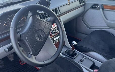 Mercedes-Benz E-Класс, 1995 год, 260 000 рублей, 5 фотография