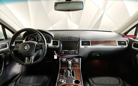 Volkswagen Touareg III, 2015 год, 2 595 000 рублей, 13 фотография