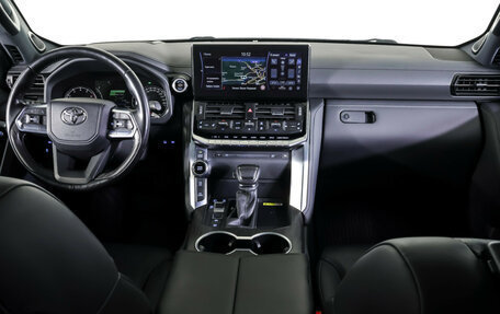 Toyota Land Cruiser, 2023 год, 9 721 000 рублей, 13 фотография