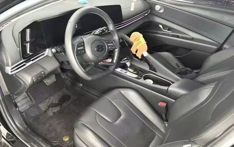 Hyundai Elantra, 2022 год, 1 250 000 рублей, 5 фотография