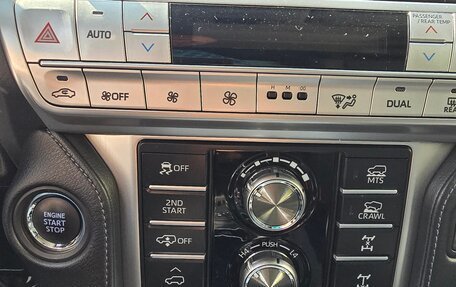 Toyota Land Cruiser Prado 150 рестайлинг, 2021 год, 7 100 000 рублей, 10 фотография