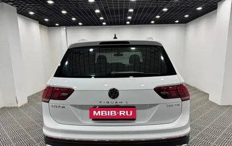 Volkswagen Tiguan II, 2023 год, 2 371 002 рублей, 4 фотография