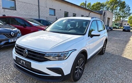 Volkswagen Tiguan II, 2022 год, 2 292 000 рублей, 3 фотография