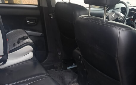 Mitsubishi Outlander III рестайлинг 3, 2008 год, 950 000 рублей, 10 фотография
