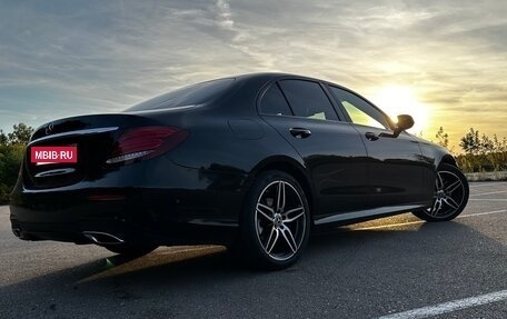Mercedes-Benz E-Класс, 2019 год, 4 100 000 рублей, 5 фотография