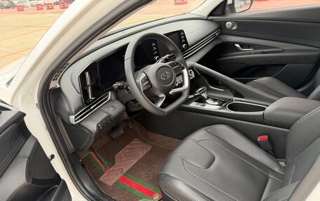 Hyundai Elantra, 2023 год, 1 300 000 рублей, 6 фотография