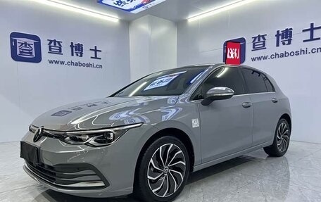 Volkswagen Golf VIII, 2023 год, 1 900 000 рублей, 1 фотография