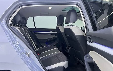 Volkswagen Golf VIII, 2023 год, 1 900 000 рублей, 18 фотография