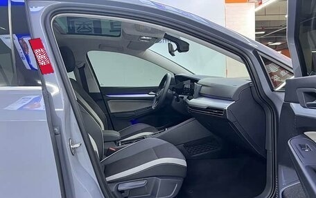 Volkswagen Golf VIII, 2023 год, 1 900 000 рублей, 12 фотография