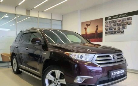 Toyota Highlander III, 2012 год, 1 990 000 рублей, 3 фотография