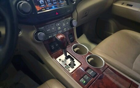 Toyota Highlander III, 2012 год, 1 990 000 рублей, 10 фотография