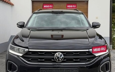 Volkswagen T-Roc I, 2023 год, 1 930 000 рублей, 1 фотография