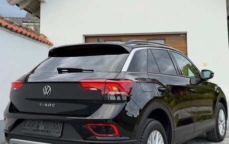 Volkswagen T-Roc I, 2023 год, 1 930 000 рублей, 6 фотография
