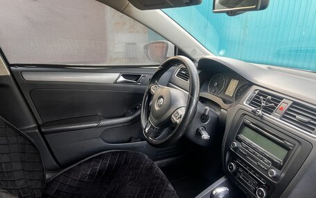 Volkswagen Jetta VII, 2010 год, 700 000 рублей, 4 фотография