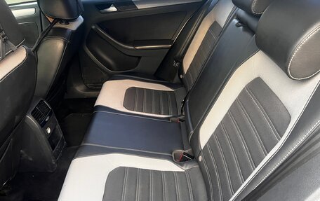 Volkswagen Jetta VII, 2010 год, 700 000 рублей, 6 фотография