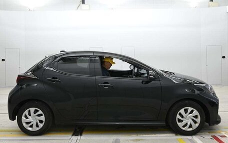 Toyota Yaris, 2023 год, 900 000 рублей, 5 фотография