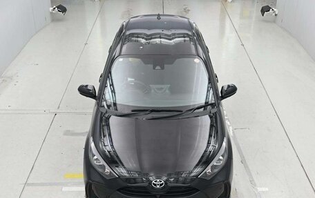 Toyota Yaris, 2023 год, 900 000 рублей, 2 фотография
