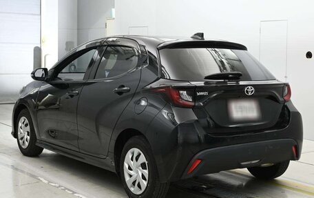Toyota Yaris, 2023 год, 900 000 рублей, 4 фотография