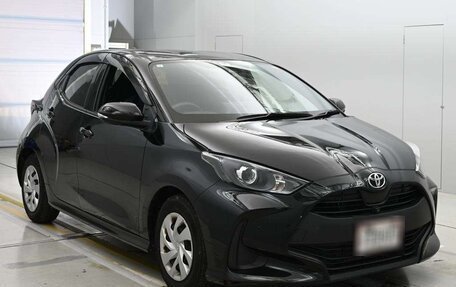 Toyota Yaris, 2023 год, 900 000 рублей, 3 фотография