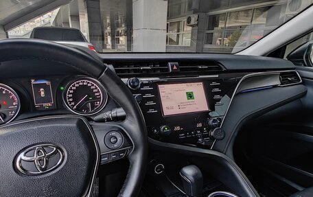 Toyota Camry, 2021 год, 1 800 000 рублей, 8 фотография