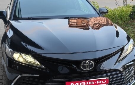 Toyota Camry, 2021 год, 1 800 000 рублей, 6 фотография