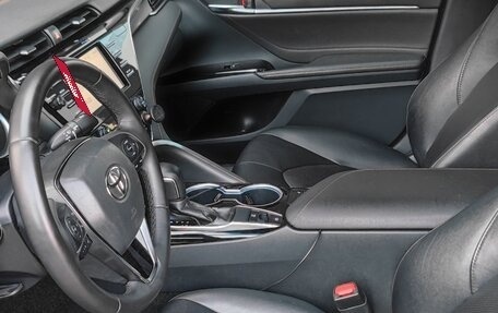 Toyota Camry, 2021 год, 1 800 000 рублей, 7 фотография