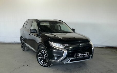 Mitsubishi Outlander III рестайлинг 3, 2021 год, 1 949 000 рублей, 3 фотография