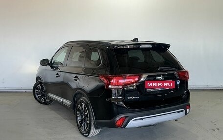 Mitsubishi Outlander III рестайлинг 3, 2021 год, 1 949 000 рублей, 5 фотография