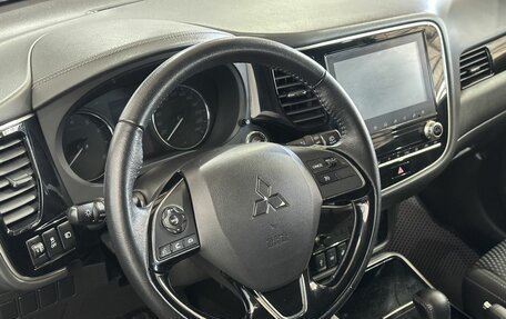 Mitsubishi Outlander III рестайлинг 3, 2021 год, 1 949 000 рублей, 11 фотография