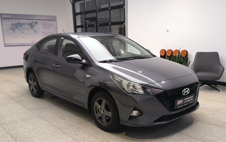 Hyundai Solaris II рестайлинг, 2021 год, 1 690 000 рублей, 3 фотография
