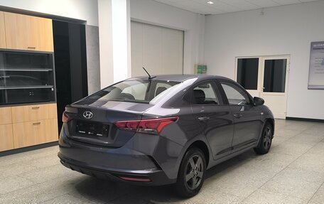 Hyundai Solaris II рестайлинг, 2021 год, 1 690 000 рублей, 4 фотография