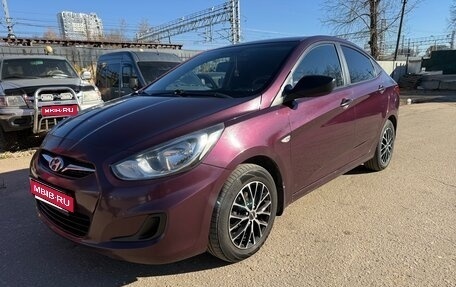 Hyundai Solaris II рестайлинг, 2011 год, 950 000 рублей, 1 фотография
