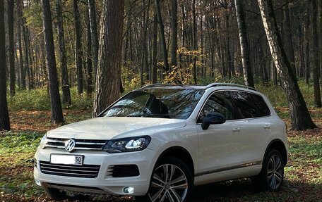 Volkswagen Touareg III, 2011 год, 1 890 000 рублей, 4 фотография