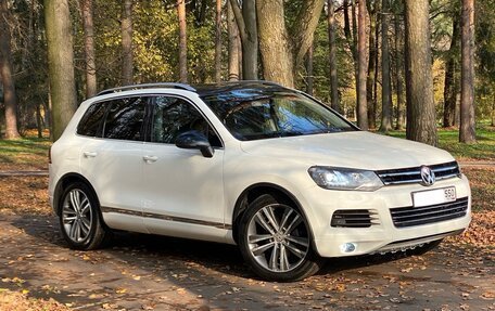 Volkswagen Touareg III, 2011 год, 1 890 000 рублей, 2 фотография