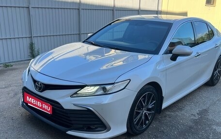 Toyota Camry, 2021 год, 2 290 000 рублей, 10 фотография