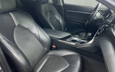 Toyota Camry, 2021 год, 2 290 000 рублей, 36 фотография