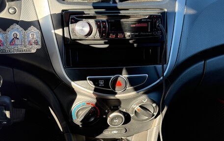 Hyundai Solaris II рестайлинг, 2011 год, 950 000 рублей, 7 фотография